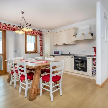 Golf View Apt With Parking And Mountain View! Appartamento