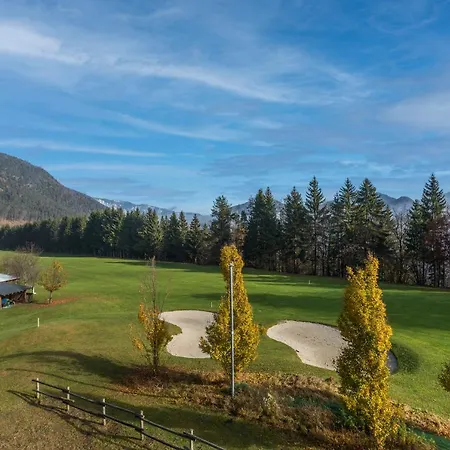 Golf View Apt With Parking And Mountain View! شقة *